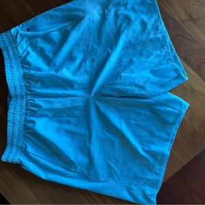 Woven short athletic fit elastic waist 8’ inseam. Never work. Brand new